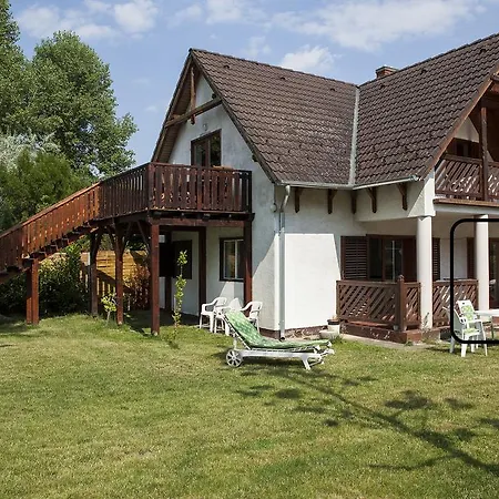 Apartman Kozvetlen Vizparton Apartment *