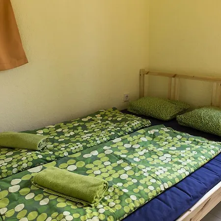 Apartment Apartman Kozvetlen Vizparton