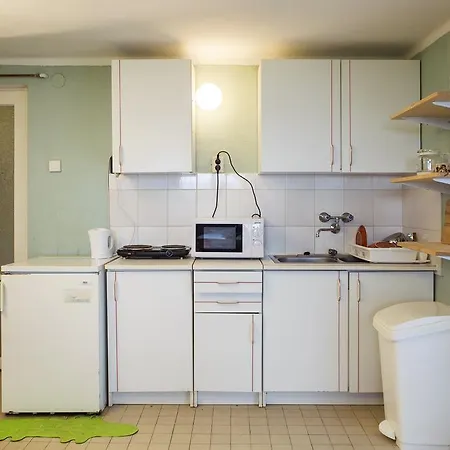 Apartment Apartman Kozvetlen Vizparton *